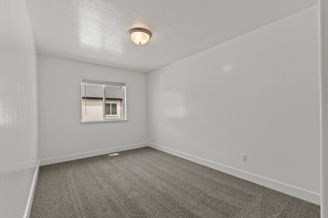 Building Photo - NT 3399