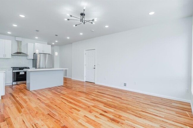 Building Photo - 85 Myrtle Ave