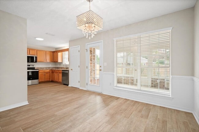 Building Photo - HEART OF DAPHNE LISTING!