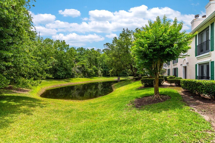 Building Photo - 13715 Richmond Park Dr N