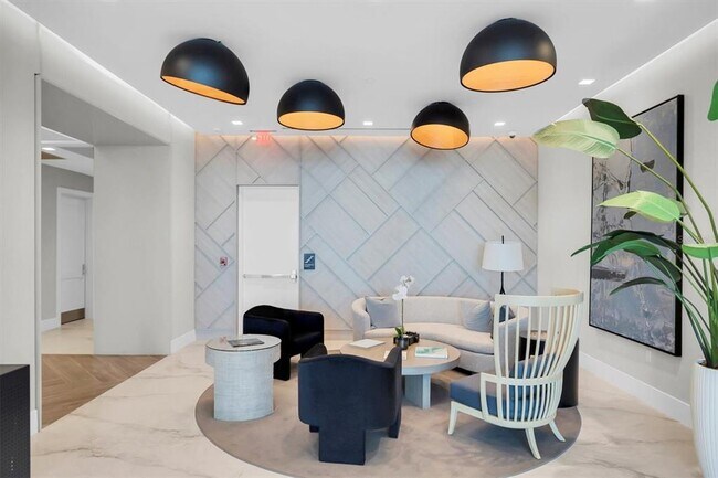 Building Photo - 301 1st St S