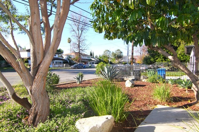 Building Photo - 8806 Haskell Ave