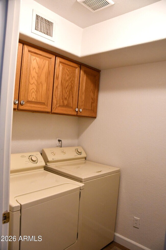 Building Photo - 1346 W 13th St