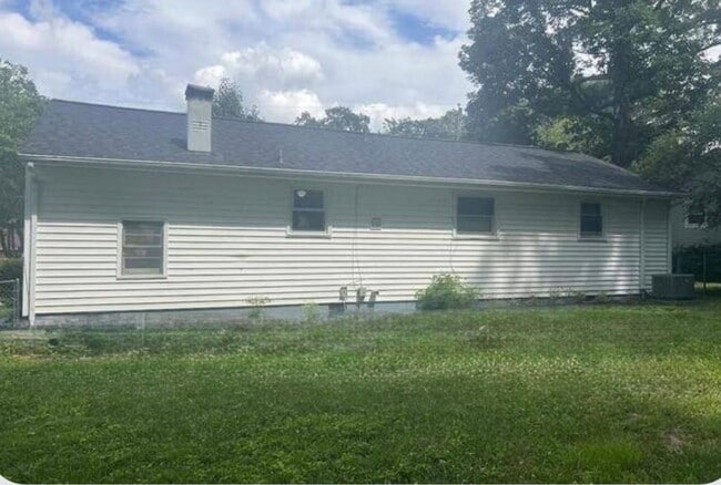 Building Photo - 1000 Kingsport Ln