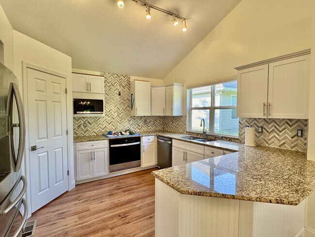 Building Photo - 220 Konawa Ln