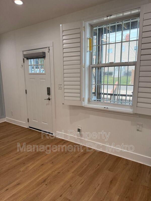Building Photo - 216 21st St NE