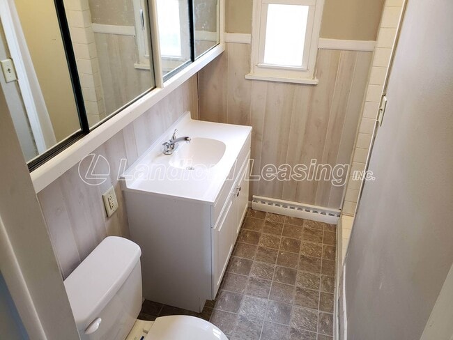 Building Photo - Spacious 4 Bedroom Home in Vermilion Near ...