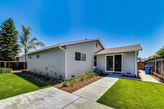 Building Photo - 4401 Castanos St