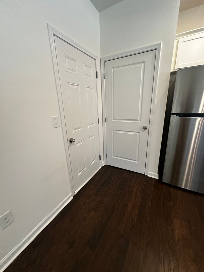 Building Photo - E. Morristown - 3 bed/2.5 bath home with garage