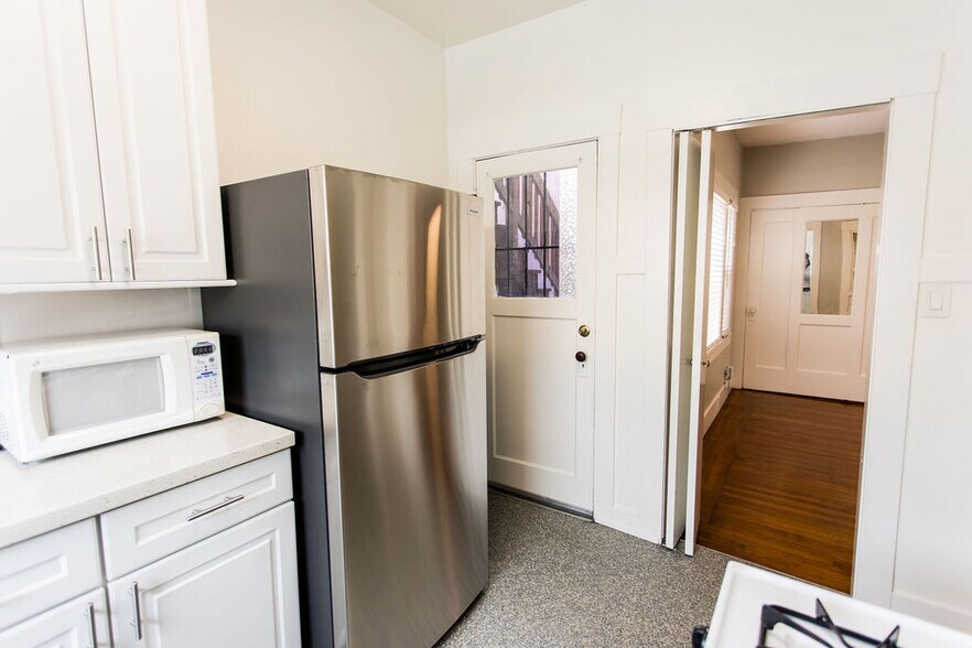 Building Photo - 2329 Parker St