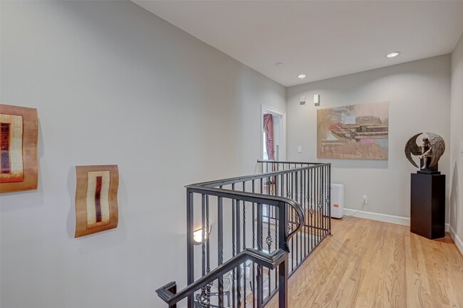 Building Photo - 410 Fowler St