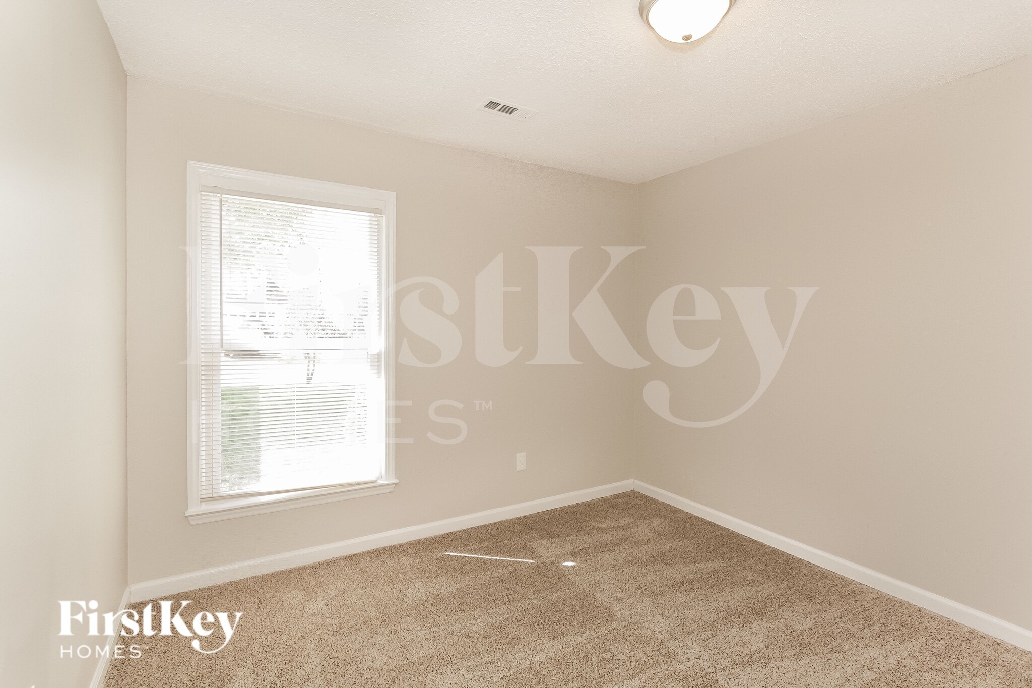 Building Photo - 8020 Glencannon Dr