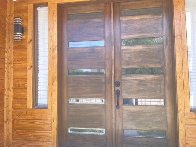 Building Photo - 201 E 37th St