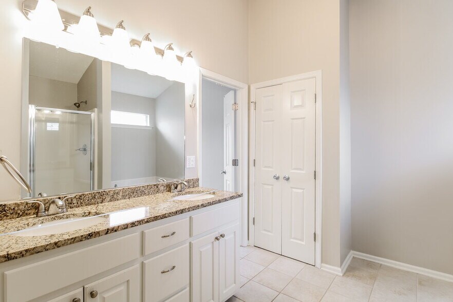 Building Photo - 2792 Shady Well