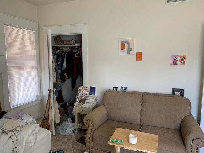 Building Photo - Spacious 2 bed/3 bath Home near Switchyard Park!