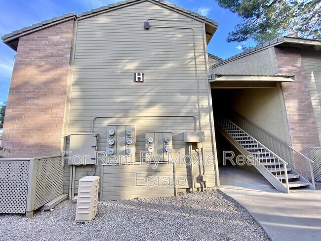 Building Photo - 200 E Southern Ave