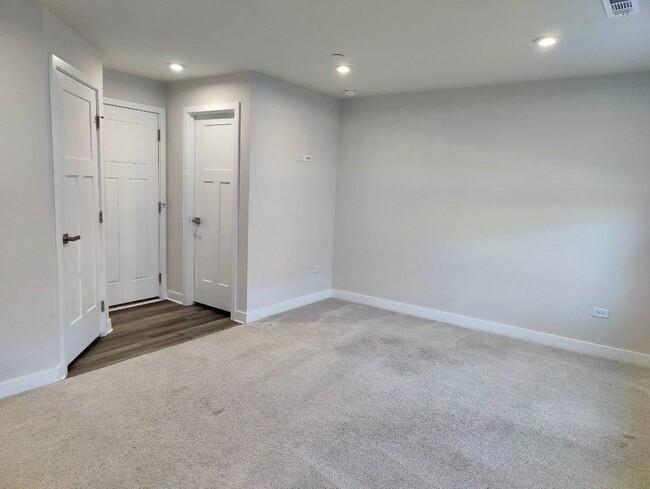 Building Photo - 319 Elm Ct.