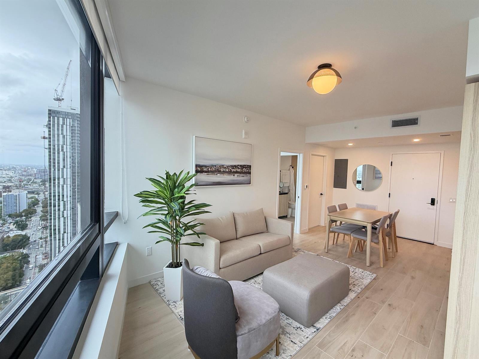 Building Photo - 225 N Miami Ave