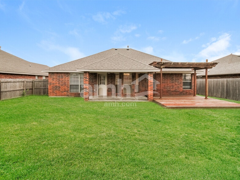 Building Photo - 509 SW 163rd St