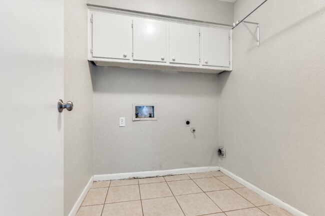 Building Photo - 2820 Clear Springs Dr
