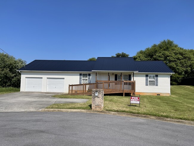 Primary Photo - 605 Privet Dr