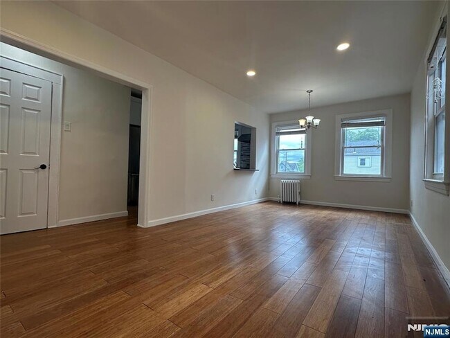 Building Photo - 104 E Columbia Ave