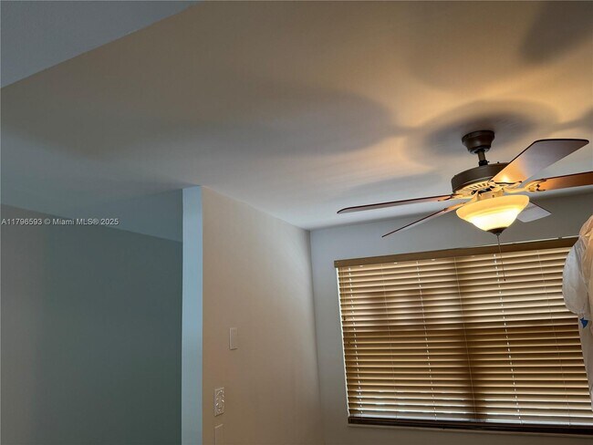 Building Photo - 3404 Bimini Ln