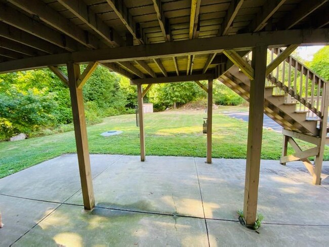 Building Photo - 640 East Ave