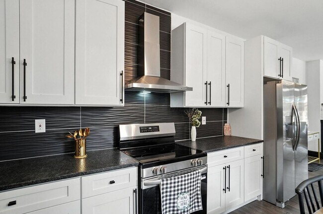 Building Photo - 887-889-889 E Livingston Ave