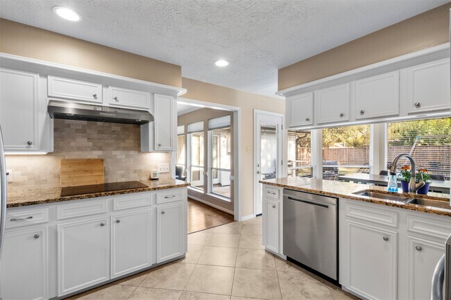 Building Photo - 1018 Trowbridge Dr