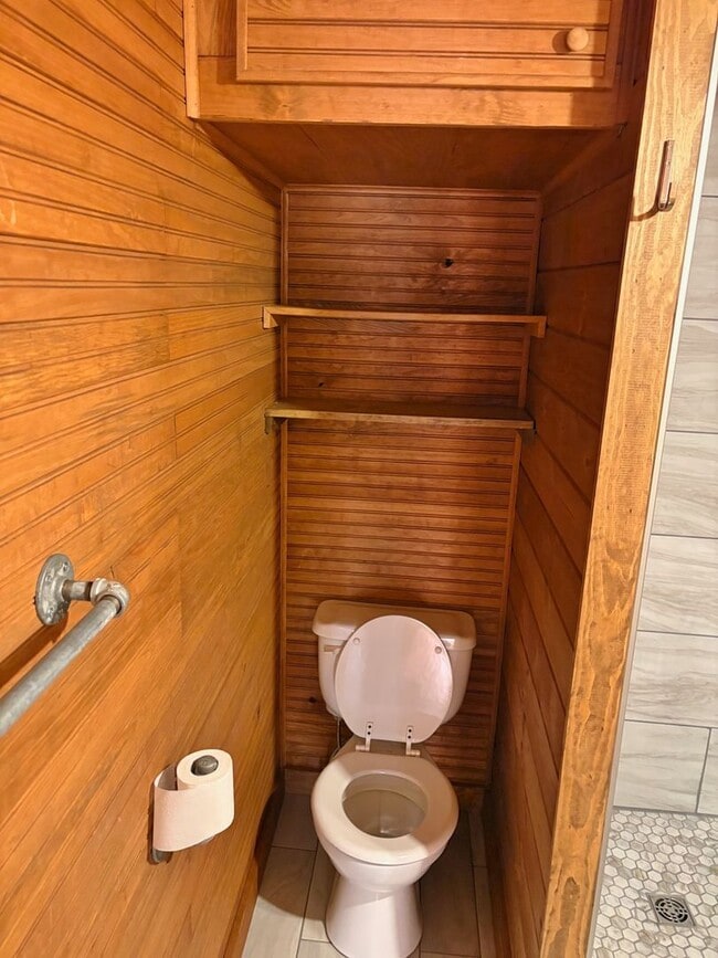 Building Photo - 1 Bedroom, 1 bath House