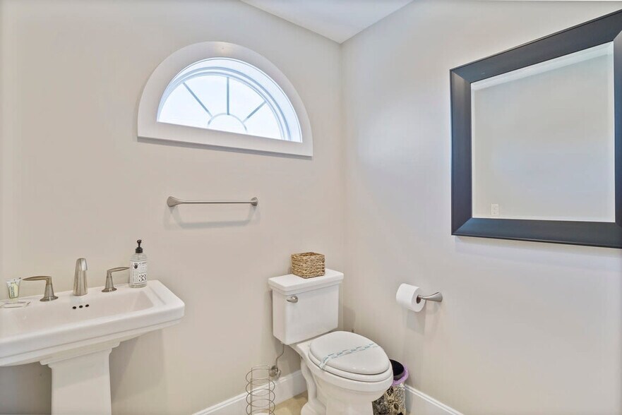 Building Photo - 3445 North Oceanshore Boulevard-SI FL2-ID1261598P