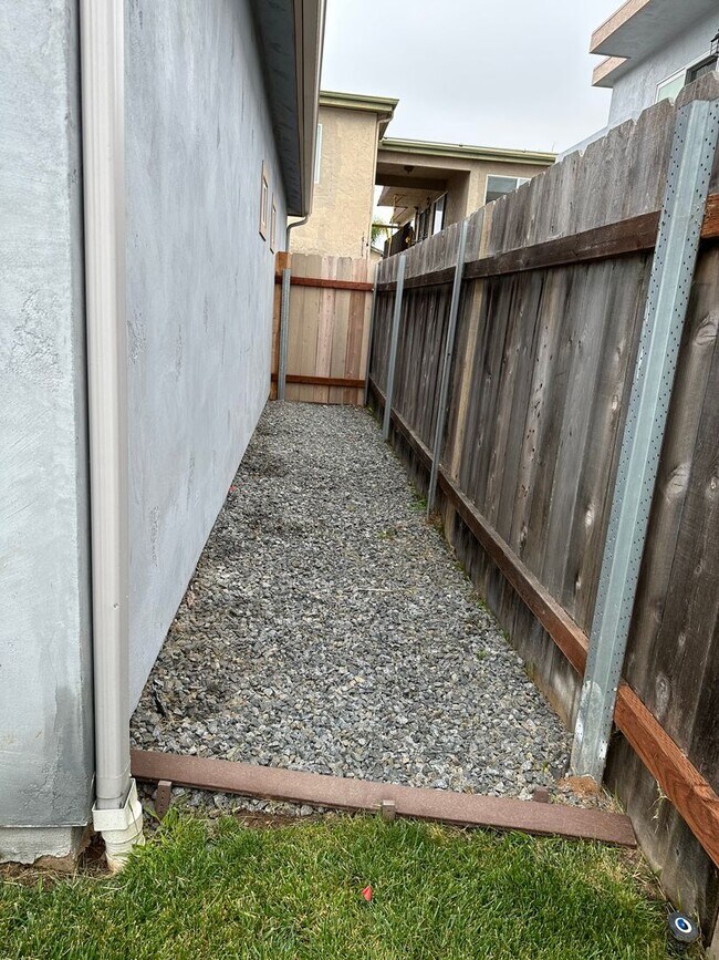 Building Photo - Imperial Beach 2 bed/2 bath home