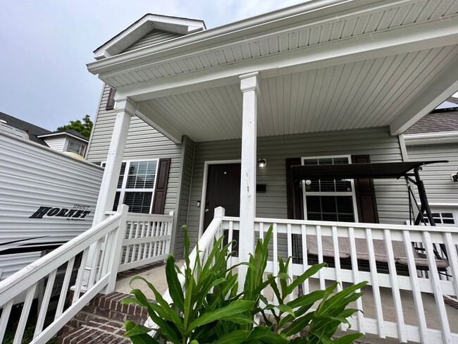 Building Photo - 3 bedroom home in Portmsouth