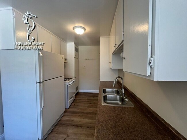 Building Photo - 514 S Grevillea Ave