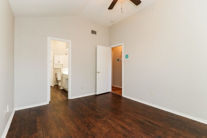Building Photo - 1424 Horncastle St