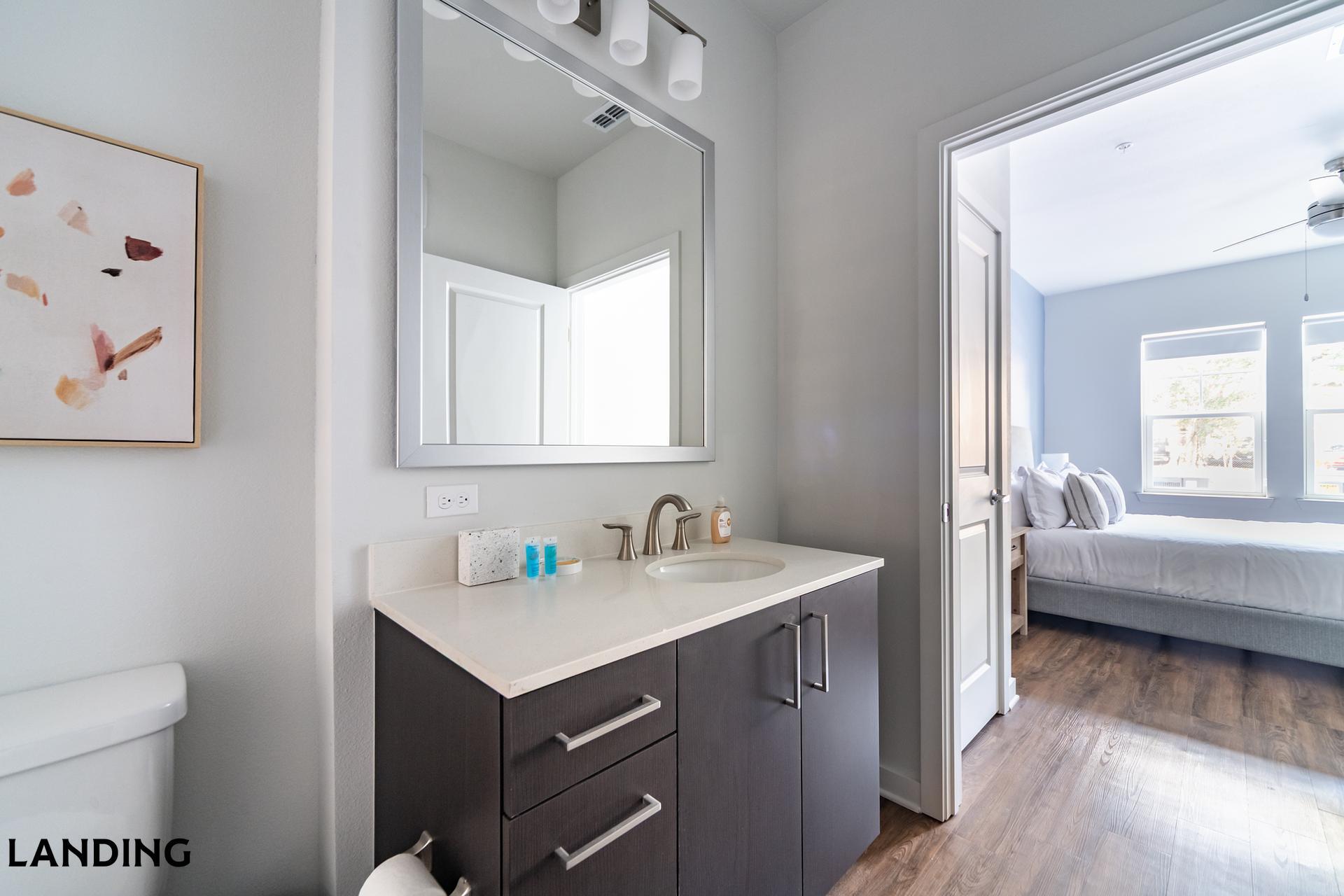 Building Photo - 1225 Utica Dr