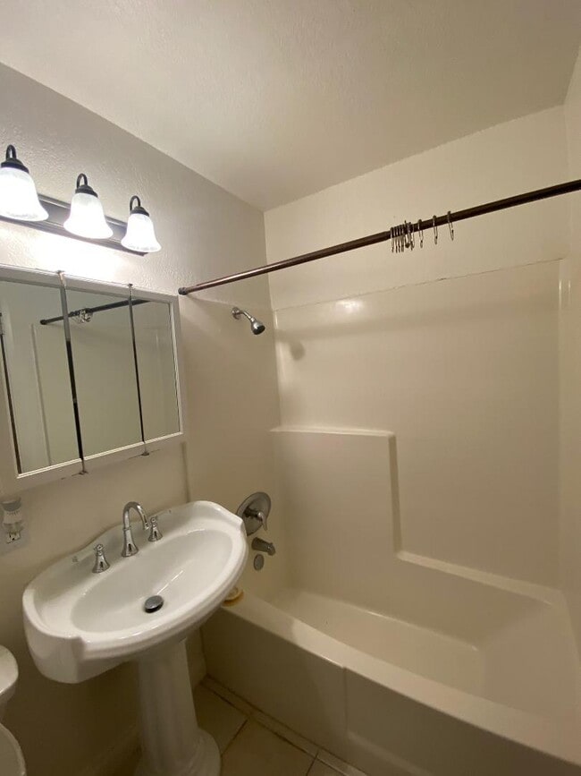 Building Photo - 5348 El Molino Ave