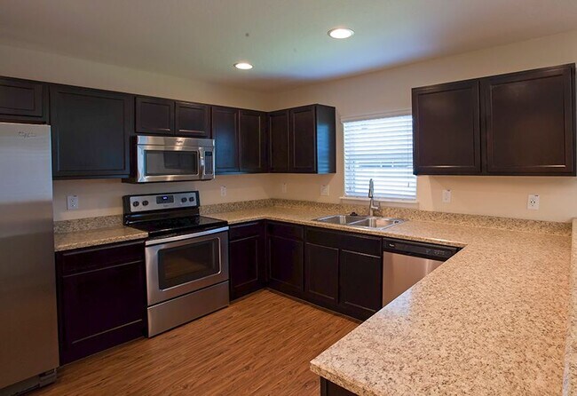 Building Photo - 1012 Dossey Oaks Lane Lakeland FL 33811
