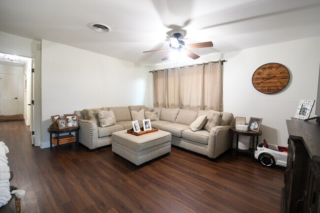 Building Photo - 1209 Hymelia Ave