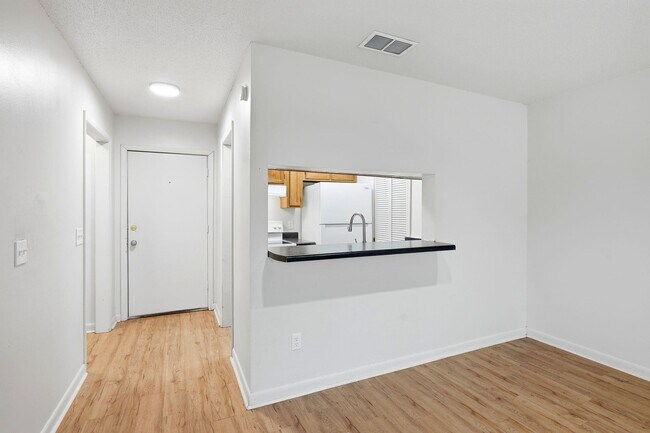 Building Photo - 1844 Larette Dr