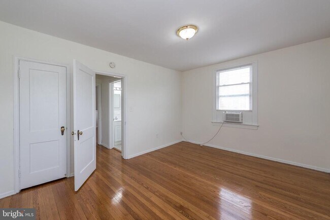 Building Photo - 7611 Eastern Ave NW