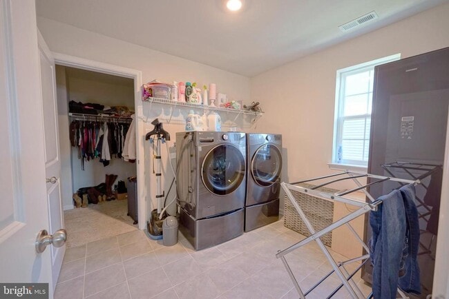 Building Photo - 65 Westmont Dr