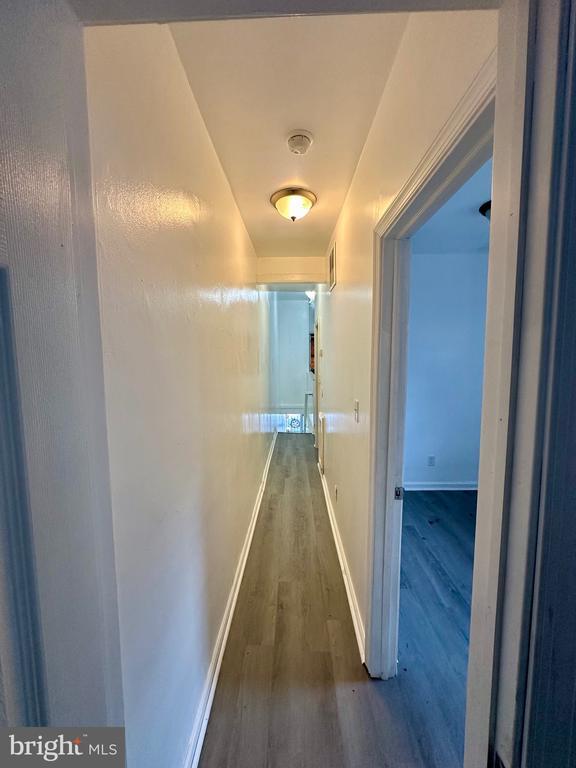 Building Photo - 1127 W 2nd St