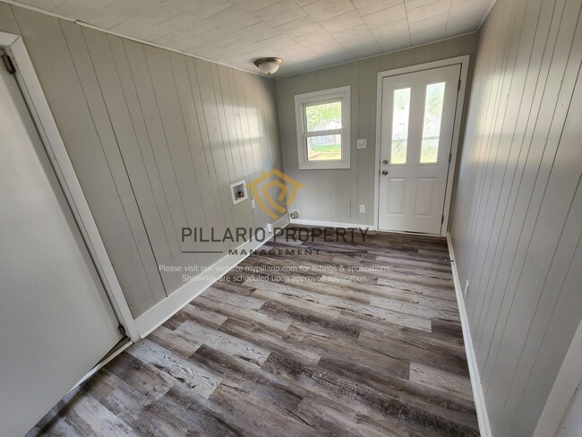 Building Photo - Newly Renovated, 3 Bedroom, 1 Bathroom Hom...