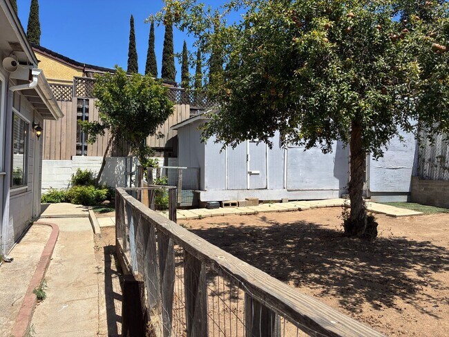 Building Photo - Centrally Located 3/1