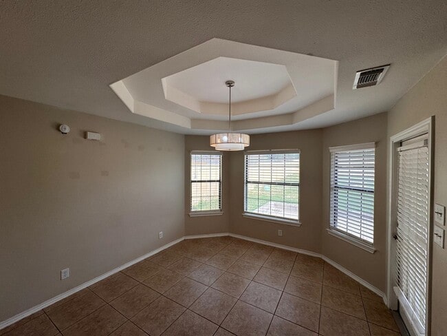 Building Photo - 705 Puig Dr
