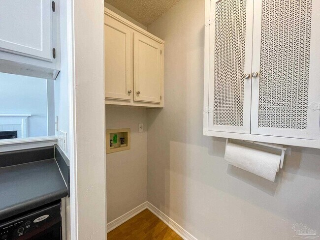 Building Photo - 7045 Weatherwood Dr