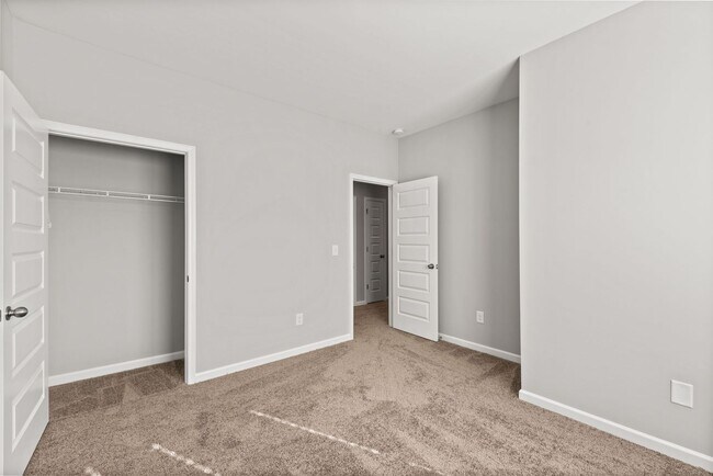 Building Photo - North Paulding High School - 4 bedrooms/2....