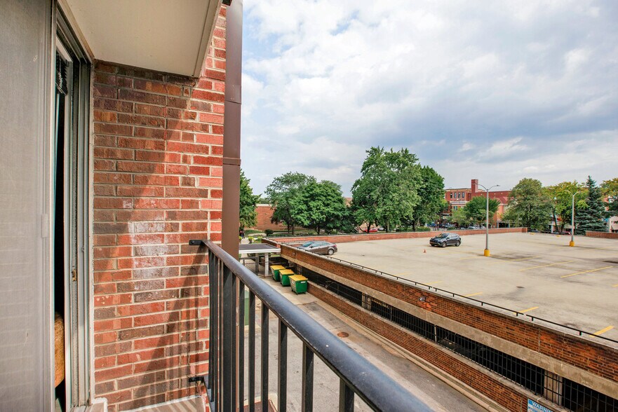 Building Photo - 903 S Ashland Ave